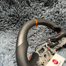 Carregar imagem no visualizador da galeria, Volante de fibra de carbono TTD Craft Silverado