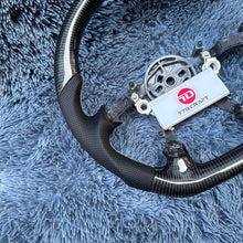 Cargar imagen en el visor de la galería, Volante de fibra de carbono TTD Craft Corvette C5 1997-2005