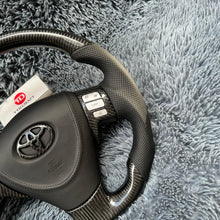 Lade das Bild in den Galerie-Viewer, TTD Craft Toyota 2007-2010 Corolla Kohlefaserlenkrad