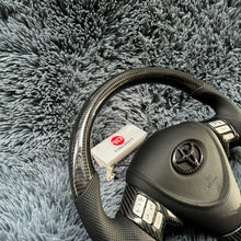 Lade das Bild in den Galerie-Viewer, TTD Craft Toyota 2007-2010 Corolla Kohlefaserlenkrad