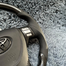 Lade das Bild in den Galerie-Viewer, TTD Craft Toyota 2007-2010 Corolla Kohlefaserlenkrad