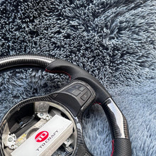 Cargar imagen en el visor de la galería, Volante de fibra de carbono TTD Craft Mitsubishi Evolution 2008-2015 EVO X