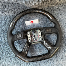 Carregar imagem no visualizador da galeria, Volante de fibra de carbono TTD Craft 2003-2007 Hummer H2