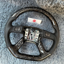 Carregar imagem no visualizador da galeria, Volante de fibra de carbono TTD Craft 2003-2007 Hummer H2