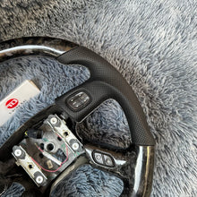 Carregar imagem no visualizador da galeria, Volante de fibra de carbono TTD Craft 2003-2007 Hummer H2