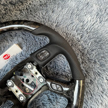 Lade das Bild in den Galerie-Viewer, TTD Craft 2003-2007 Hummer H2 Carbonfaserlenkrad