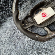 Lade das Bild in den Galerie-Viewer, TTD Craft Volvo 2019-2025 S60 Kohlefaserlenkrad