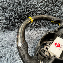 Lade das Bild in den Galerie-Viewer, TTD Craft Volvo 2019-2025 S60 Kohlefaserlenkrad