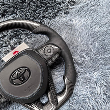 Lade das Bild in den Galerie-Viewer, TTD Craft Toyota 2019-2025 Corolla Schrägheck Rav4 Carbon-Lenkrad RAV4