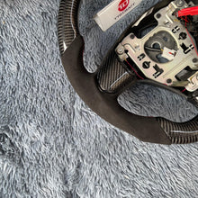 Cargar imagen en el visor de la galería, Volante de fibra de carbono TTD Craft Corvette 2006-2013 C6 Z06