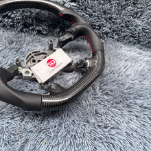 Cargar imagen en el visor de la galería, Volante de fibra de carbono TTD Craft Corvette C5 1997-2005