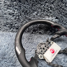 Cargar imagen en el visor de la galería, Volante de fibra de carbono TTD Craft Corvette C5 1997-2005