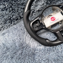 Cargar imagen en el visor de la galería, Volante de fibra de carbono TTD Craft Mitsubishi Evolution 2008-2015 EVO X