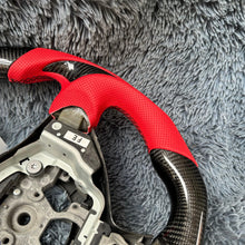 Lade das Bild in den Galerie-Viewer, TTD Craft Nissan 2009-2020 370Z Kohlefaserlenkrad