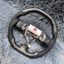 Lade das Bild in den Galerie-Viewer, TTD Craft Toyota 2006-2017 FJ Cruiser Carbonfaserlenkrad
