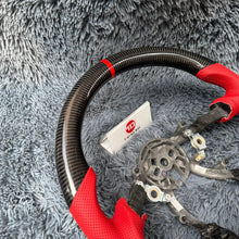 Cargar imagen en el visor de la galería, Volante de fibra de carbono TTD Craft Corvette C5 1997-2005