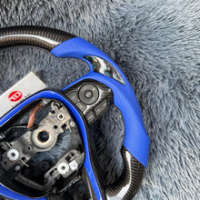 Lade das Bild in den Galerie-Viewer, TTD Craft Toyota 2019-2025 Corolla Schrägheck Rav4 Carbon-Lenkrad RAV4