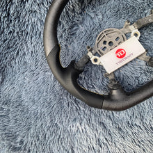 Cargar imagen en el visor de la galería, Volante de fibra de carbono TTD Craft Corvette C5 1997-2005