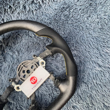 Cargar imagen en el visor de la galería, Volante de fibra de carbono TTD Craft Corvette C5 1997-2005