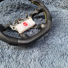 Cargar imagen en el visor de la galería, Volante de fibra de carbono TTD Craft Corvette C5 1997-2005