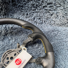 Cargar imagen en el visor de la galería, Volante de fibra de carbono TTD Craft Corvette C5 1997-2005