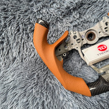 Cargar imagen en el visor de la galería, Volante de fibra de carbono TTD Craft Lexus LC500 2017-2024