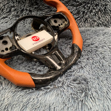 Cargar imagen en el visor de la galería, Volante de fibra de carbono TTD Craft Mitsubishi Evolution 2008-2015 EVO X