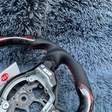 Cargar imagen en el visor de la galería, Volante de fibra de carbono TTD Craft Nissan 2009-2020 370Z