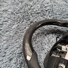 Cargar imagen en el visor de la galería, Volante de fibra de carbono TTD Craft para Toyota Tundra Sequoia 2007-2013
