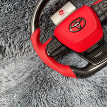 Lade das Bild in den Galerie-Viewer, TTD Craft Toyota 2020-2025 Highlander /Sienna Carbonfaserlenkrad