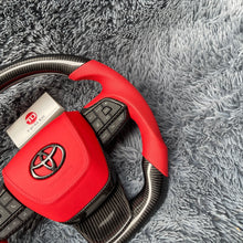 Lade das Bild in den Galerie-Viewer, TTD Craft Toyota 2020-2025 Highlander /Sienna Carbonfaserlenkrad