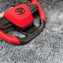 Lade das Bild in den Galerie-Viewer, TTD Craft Toyota 2020-2025 Highlander /Sienna Carbonfaserlenkrad