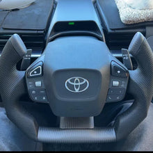 將圖片載入圖庫檢視器 Gloss Carbon Fiber Wheel with Premium Leather Grips for Toyota BZ3 | TTD Craft