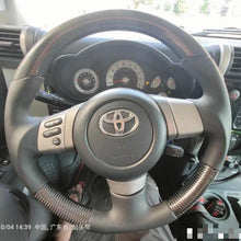 Cargar imagen en el visor de la galería, Volante de fibra de carbono TTD Craft para Toyota FJ Cruiser 2006-2017