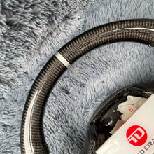 Carregar imagem no visualizador da galeria, Volante de fibra de carbono TTD Craft Infiniti 2022-2024 QX55