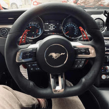 Cargar imagen en el visor de la galería, Volante de fibra de carbono TTD Craft para Ford Mustang 2015-2017