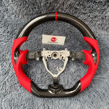 Cargar imagen en el visor de la galería, Volante de fibra de carbono TTD Craft para Toyota RAV4 2004-2005