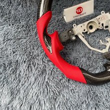 Cargar imagen en el visor de la galería, Volante de fibra de carbono TTD Craft para Toyota RAV4 2004-2005