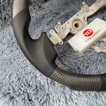 Cargar imagen en el visor de la galería, Volante de fibra de carbono TTD Craft Nissan GTR R35 2009-2016