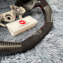 Cargar imagen en el visor de la galería, Volante de fibra de carbono TTD Craft Nissan GTR R35 Nismo Skyline 2017-2025