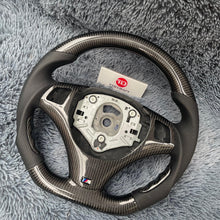 Cargar imagen en el visor de la galería, TTD Craft SERIE 1 E82 E88 / SERIE 3 E90 E91 E92 E93 / X1 E84 Volante de fibra de carbono
