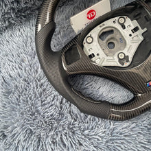 Cargar imagen en el visor de la galería, TTD Craft SERIE 1 E82 E88 / SERIE 3 E90 E91 E92 E93 / X1 E84 Volante de fibra de carbono