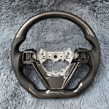 Cargar imagen en el visor de la galería, Volante de fibra de carbono TTD Craft para Toyota Highlander 2014-2019 y Sienna 2015-2020