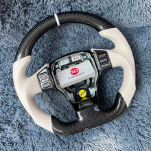 Cargar imagen en el visor de la galería, Volante de fibra de carbono TTD Craft Infiniti G35 2003-2006