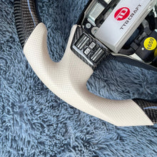 Cargar imagen en el visor de la galería, Volante de fibra de carbono TTD Craft Infiniti G35 2003-2006
