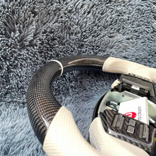 Cargar imagen en el visor de la galería, Volante de fibra de carbono TTD Craft Nissan Armada 2004-2012