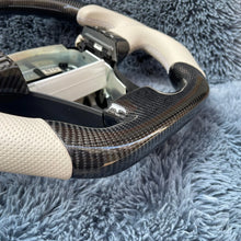 Cargar imagen en el visor de la galería, Volante de fibra de carbono TTD Craft para Infiniti QX56 2004-2006