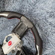 Cargar imagen en el visor de la galería, Volante de fibra de carbono TTD Craft Ford Mustang GT Shelby GT500 2010-2014