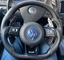 Carregar imagem no visualizador da galeria, Volante de fibra de carbono TTD Craft Mk7 GTI /R Jetta 2019-2020