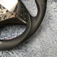 Cargar imagen en el visor de la galería, TTD Craft BMW SERIE 5 E60 E61 E65 Volante de Fibra de Carbono